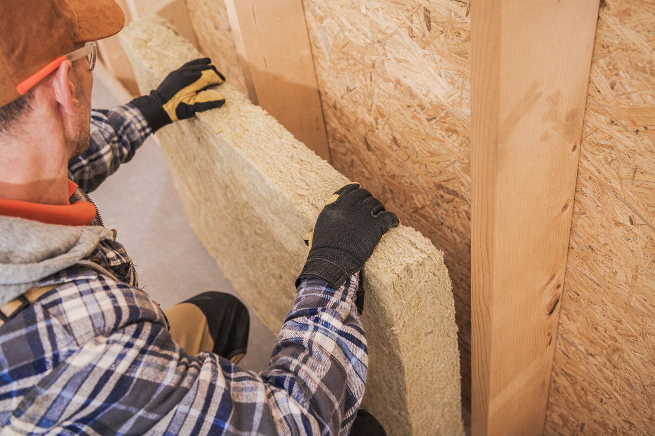 Professional insulation contractor working in Coachella, CA